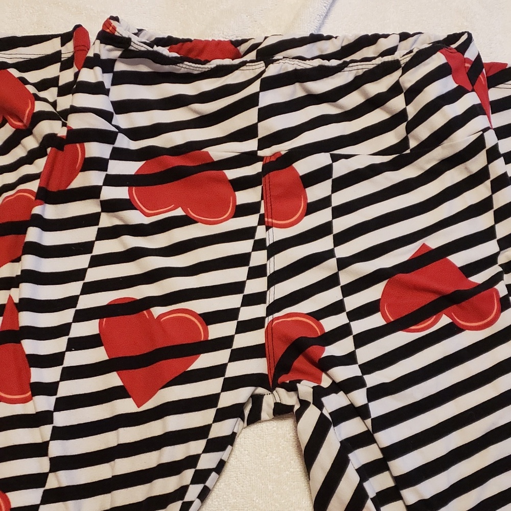 Lularoe OS holiday leggings red white and black